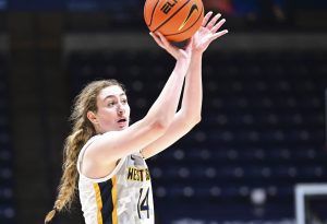 Kylee Blacksten, J.J. Quinerly lead WVU to its 900th win in program's history